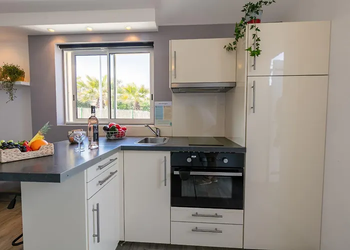 Le Bastidon, 2 Pers Avec Vue Mer, Idealement Situe * Hyères